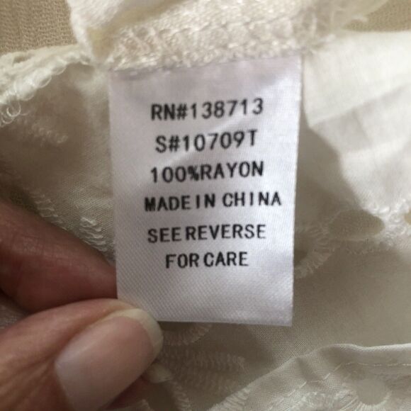 Doe & Rae Eyelet Peasant Top Size Medium - Picture 9 of 14